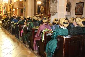 Goldhauben und Trachten-Wallfahrt