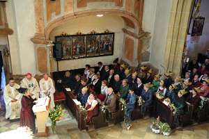 Goldhauben und Trachten-Wallfahrt