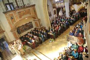 Goldhauben und Trachten-Wallfahrt