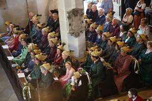 Goldhauben und Trachten-Wallfahrt