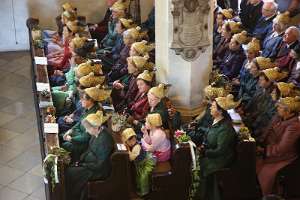 Goldhauben und Trachten-Wallfahrt