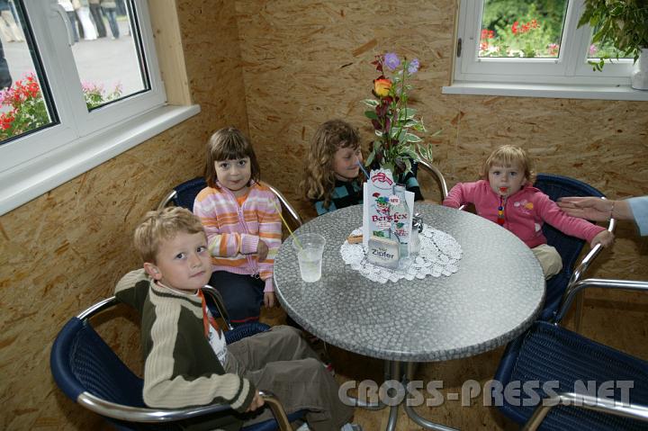 2008.06.05_17.47.11.JPG - Braves Warten auf W�rstel.