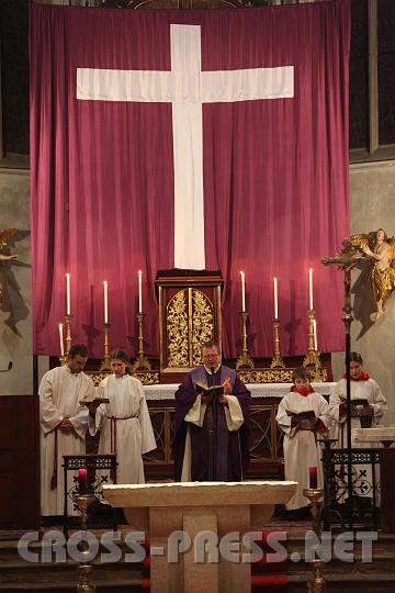 2010.02.17_18.59.46.jpg - In Mitteleruropa wird traditionell in der Fastenzeit das Fastentuch aufgeh�ngt, so auch in der Stadtpfarrkirche Waidhofen.