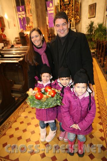 2010.11.27_20.34.14.jpg - Das sind die ber�hmte Pfarr-Trillinge der Pfarre Waidhofen.  ;)