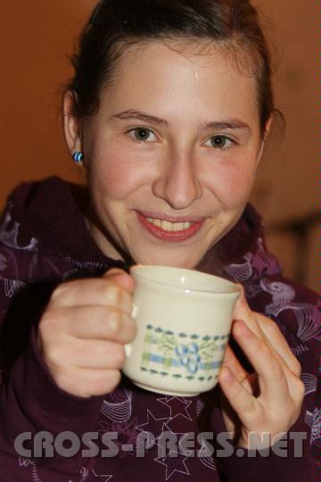 2010.11.27_22.31.17.jpg - Nach den Lobpreis schmeckt der hei�er Tee.  :)