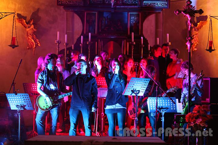 2011.10.28_20.23.04.jpg - Kirche bunt und Kirche jung !   :)