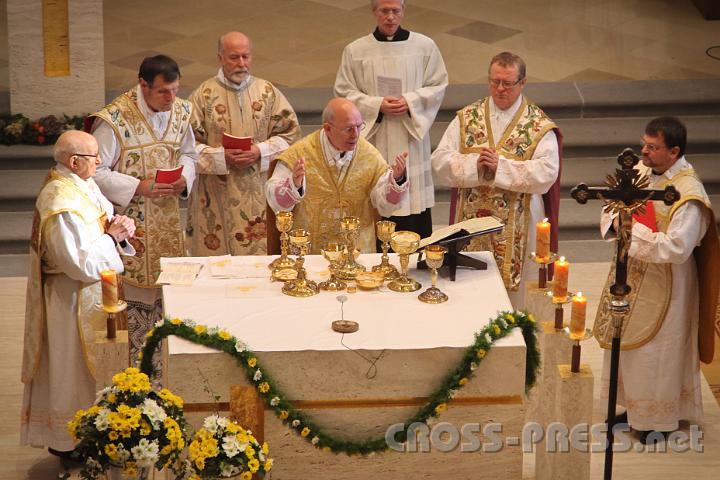 2013.11.10_11.03.29.jpg - Nun ist auch die Festbeleuchtung der Kirche eingeschaltet.