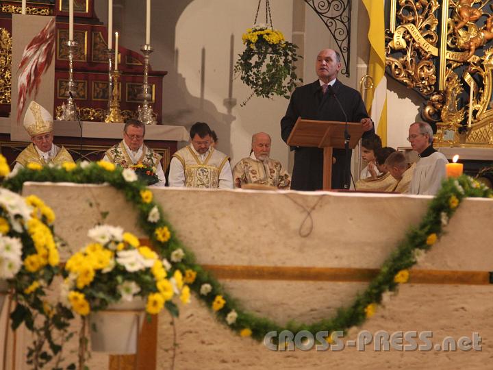 2013.11.10_12.01.34.jpg - Mag. Wolfgang Sobotka in Vertretung des Landeshauptmanns bei seiner Festansprache.