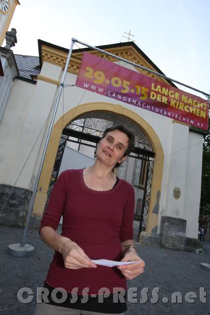 2015.05.29_19.59.19.JPG - Sogar die Farbe der Bluse ist mit Farben der LNdK übereinstimmend.  :)