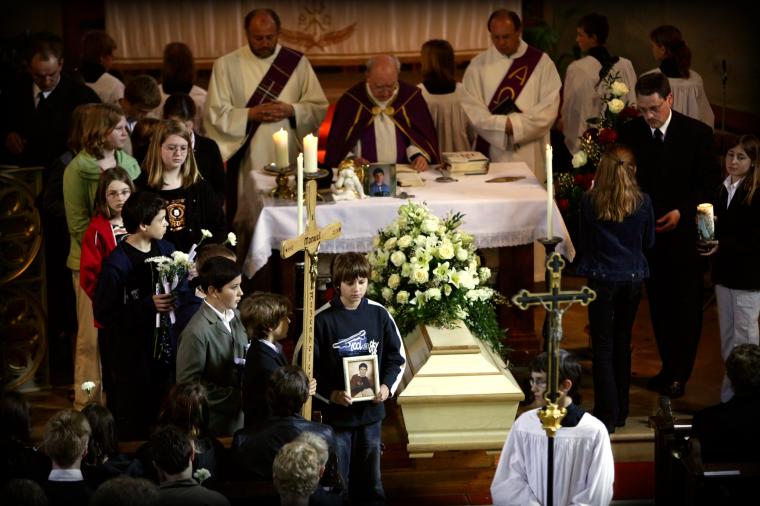 06.04.25_022 F�r echte Freundschaft und Kameradschaft ist der Tod nur eine Trennung auf Zeit.   Manuel, von seinen Mitsch�lern begleitet bis zuletzt.