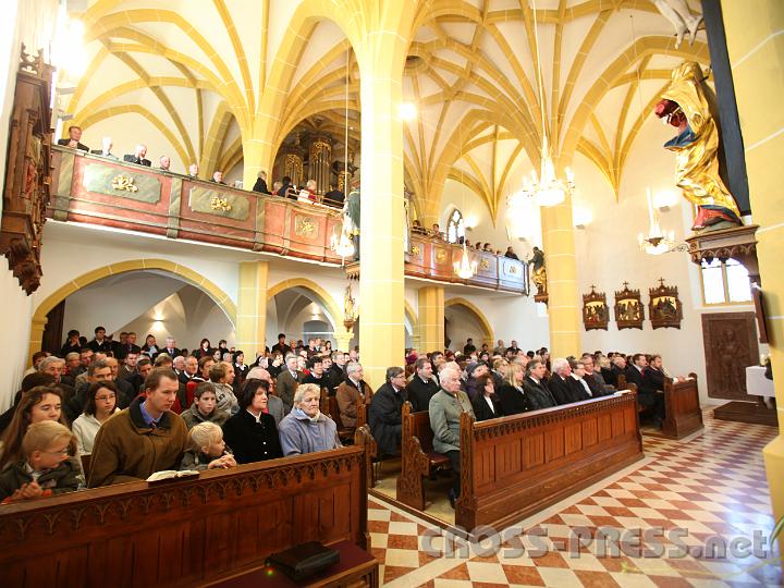 2011.10.16_09.27.03.jpg - Die ganze Kirche erstrahlte an diesem Tag in neuem Glanz.