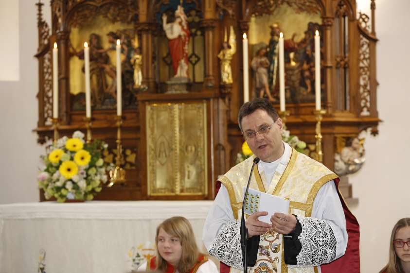 Erstkommunion 2016 in Wolfsbach Lesung nach Genesis 1, 3-4 und 14-18