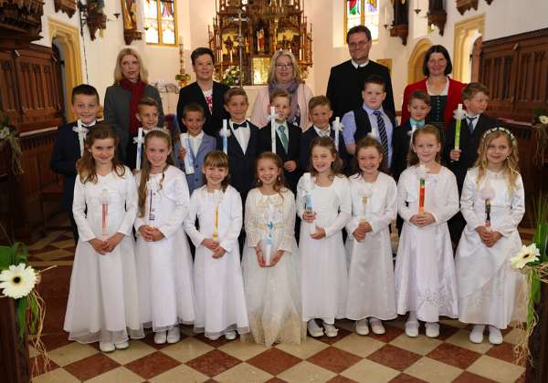ErstKommunion 2019 mit Pfr. P. Jacobus Tisch