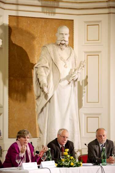 Interdisziplin�rer Kongress 'Religiosit�t in Psychiatrie und Psychotherapie' 2007 Unter dem (inoffiziellen) Schutzpatronat des großen Kaisers. :)