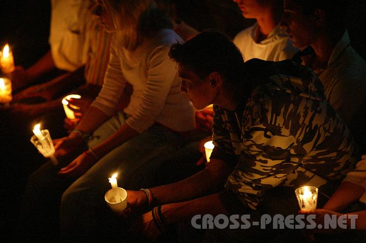 2008.07.04_20.48.42.JPG - Prozession durch Stiftskirche und Kreuzgang