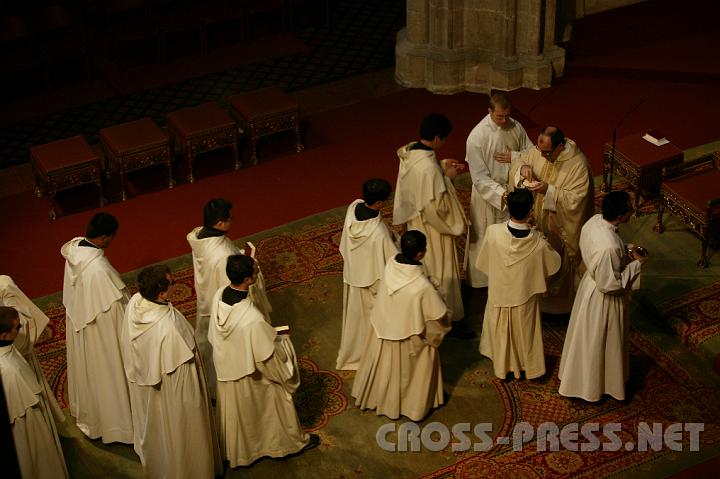 2008.10.23_06.57.53.JPG - Kommuniongang