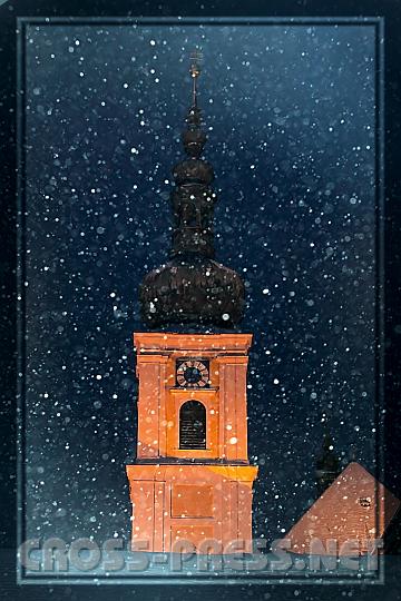 2009.02.18_17.51.57_01.JPG - Der Flockentanz um den n�chtlichen Kirchturm bietet einen gem�ldeartigen Anblick.