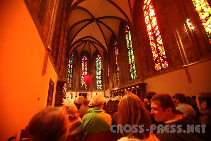 2009.04.09_11.57.53.jpg - Die Bernardikapelle ist seit l�ngerem immer zum bersten voll mit Besuchern.