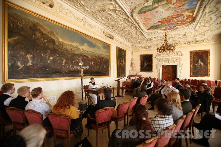 2009.04.10_15.55.59.jpg - Mystagogische Einf�hrung in die Liturgie der Osternacht im Kaisersaal.