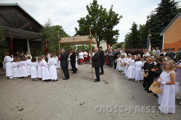 2009.06.11_10.50.41.jpg - 2. Station: Aufbahrungshalle