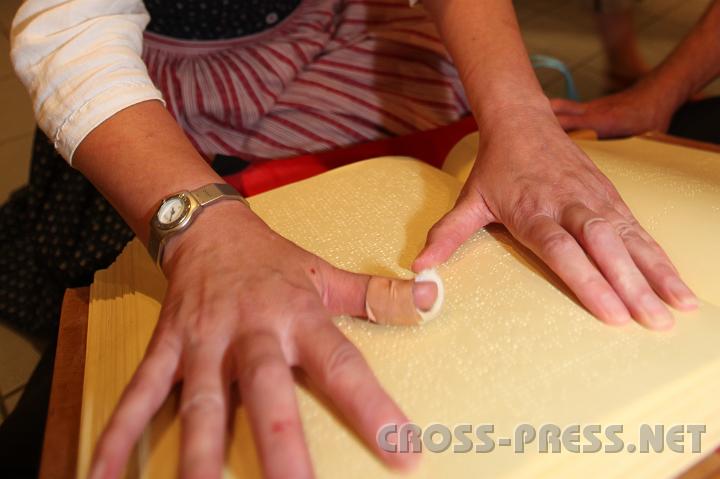 2009.10.08_15.50.35.jpg - Blindenschrift-Bibel