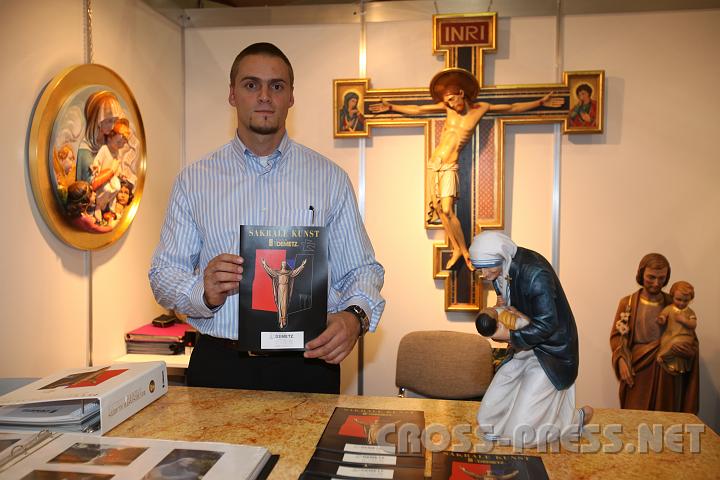 2009.10.08_16.37.02.jpg - "Art Studio Demetz", einer der vielen Aussteller mit vielen wertvollen k�nstlerischen Exponaten.