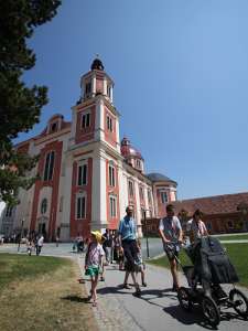 JungFamilienTreffen 2010 Nach der Messe in der Pöllauer Pfarrkirche.