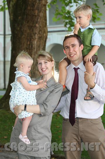 2010.08.15_18.02.17.jpg - Diese Familie aus Deutschland kam wegen "ihren" M�nch P.Justinus.