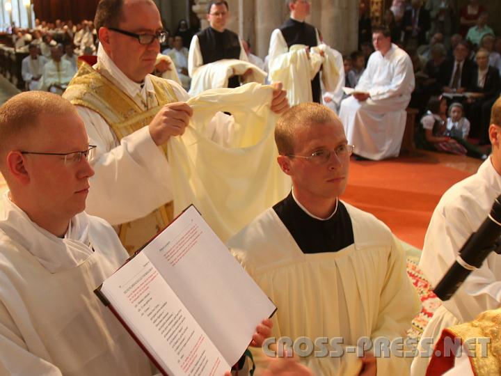 2010.08.15_16.25.38_01.jpg - P.Simeon wartet im Hinterhalt um P.Damian die Kukulle �berzust�lpen.  ;)