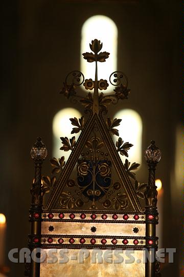 2010.08.15_16.40.30.jpg - Das ist kein Tabernakel, sondern der Sessel des Abtes.  ;)