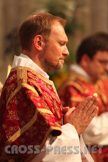 2010.08.16_15.27.10.jpg - Markus Michael Riccabona ist ein "Profi" Diakon, sprich ein Diakon, der sein Amt st�ndig aus�bt und nicht als �bergang zum Priesteramt, wie die Diakone, die hier geweiht wurden.