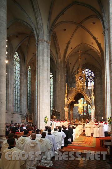 2010.08.16_16.51.00.jpg - Vor der Kommunion.