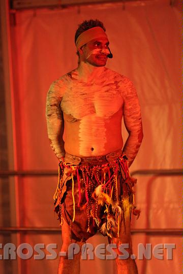 2010.08.27_20.12.38.jpg - "Coroboree" hei�t die traditionelle Zeremonie der Aborigines.