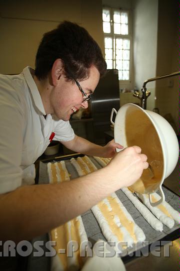 2010.08.28_09.15.50.jpg - Zum Augustinus-Festtag gibt's leckere Kardinalschnitten.