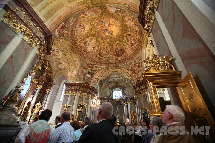2010.09.12_16.11.21.jpg - Die Fresken der wundersch�n restaurierten Kuppel sind jetzt wieder gut zu erkennen.