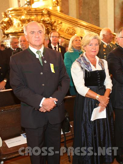 2010.09.12_10.51.00.jpg - LH Dr. Erwin Pr�ll mit Gattin