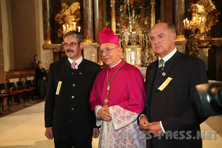 2010.09.12_10.55.02.jpg - Erwin Hameseder, Bischof Klaus K�ng, LH Erwin Pr�ll