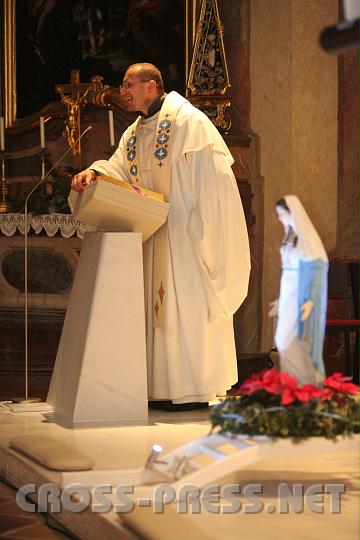 2010.12.07_21.57.01.jpg - "Big Monc" & "Little Mary" :) P.Karl Wallner hielt wie immer eine begeisternde Predigt.