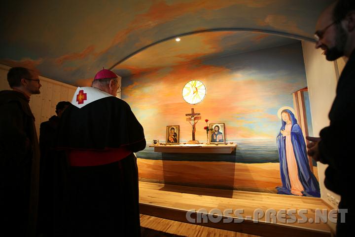 2011.03.19_12.08.05.jpg - Diozösanbischof Ludwig Schwarz segnet die Kapelle.