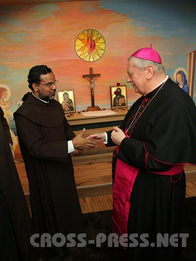 2011.03.19_12.12.39.jpg - Diozösanbischof Ludwig Schwarz segnet die Kapelle.