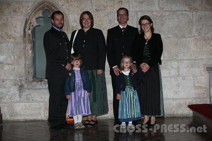 2011.06.19_15.57.16.jpg - Zwei Dirnderl-Turnerinnen wieder eingefangen.  ;)