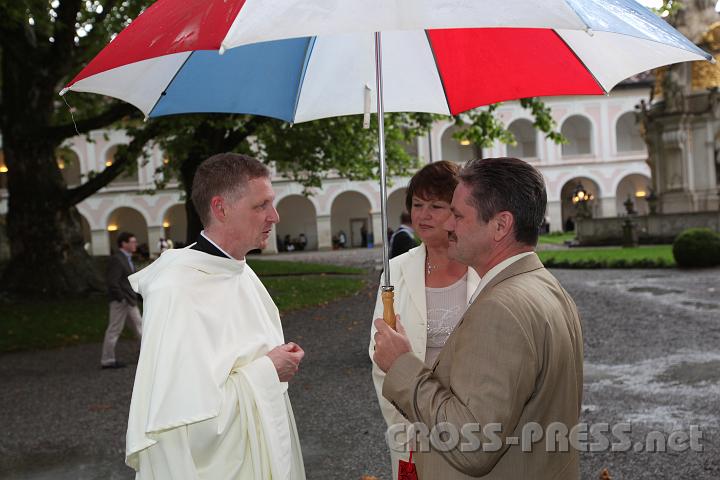 2011.08.15_17.43.32.jpg - Die festliche Stimmung wurde durch Regen nicht gestört.