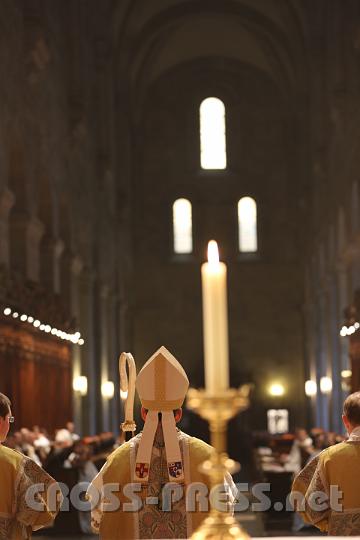 2012.04.05_18.44.31.jpg - Die drei Fenster sind Wahrzeichen des Stiftes Heiligenkreuz.