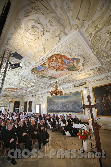 2012.04.27_16.13.42.jpg - Der Kaisersaal erlebte den Einzug der Hot-Spots, der drahtlosen Internetverbindung, in seinen altehrwürdigen Raum.   :)