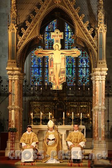 2012.04.27_18.17.42.jpg - Ponitfikalvesper mit Medienbischof Egon Kapellari.