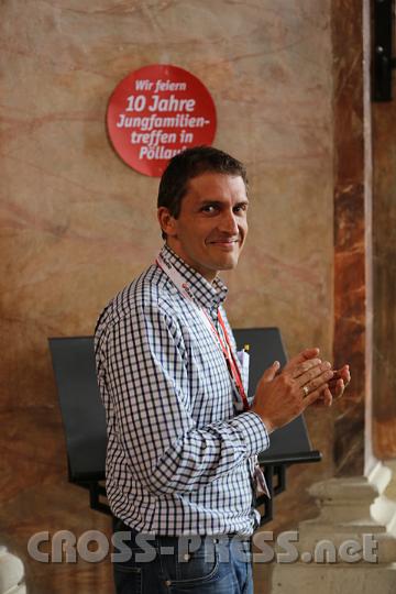 2012.07.20_12.35.58.jpg - DI Robert Schmalzbauer in bescheidener Freude, nachdem Kardinal Schönborn seine großen Verdienste gewürdigt hatte.  :)