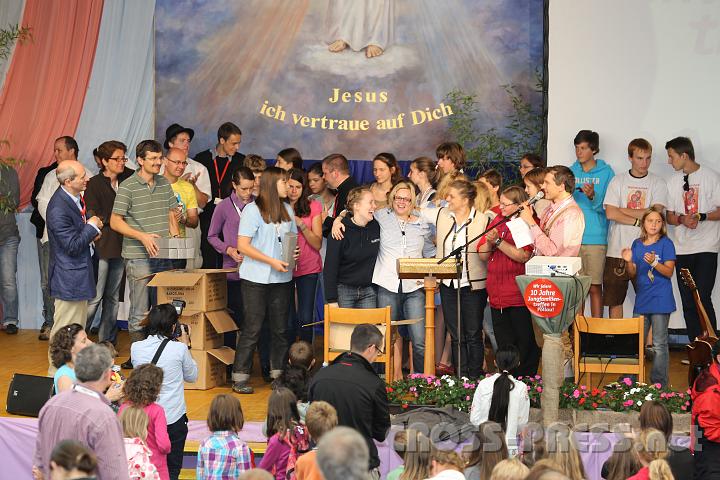2012.07.22_10.50.41.jpg - Die 180 ehrenamtlichen Helfer bekamen viel Lob und Anerkennungsgeschenke von Robert Schmalzbauer und Herwig Zeiler.