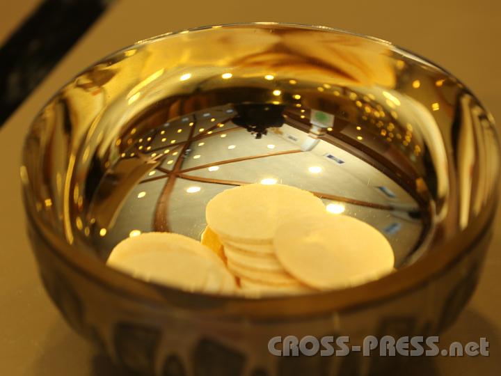 2012.11.18_15.44.58.jpg - Eva und DI Erich Berger, Leiter der Akademie für Familienpädagogik/Schönstatt am Kahlenberg, begrüßen die Familientrainer-Ehepaare und Gäste.