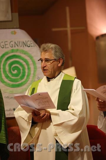 2012.11.18_16.14.40.jpg - Eva und DI Erich Berger, Leiter der Akademie für Familienpädagogik/Schönstatt am Kahlenberg, begrüßen die Familientrainer-Ehepaare und Gäste.