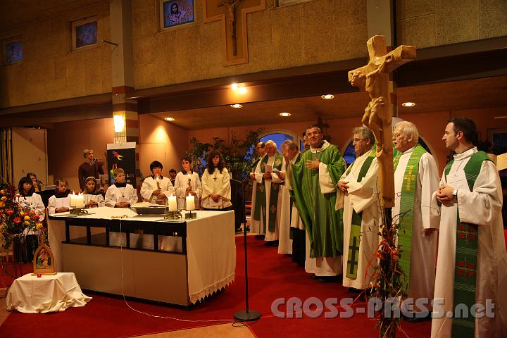 2012.11.18_16.17.01.jpg - Eva und DI Erich Berger, Leiter der Akademie für Familienpädagogik/Schönstatt am Kahlenberg, begrüßen die Familientrainer-Ehepaare und Gäste.